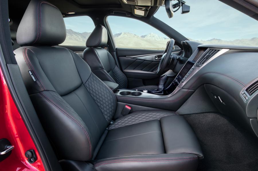 Интерьер Infiniti Q50 Red Sport 400 2017 года  (WW) (фото 36 из 41)